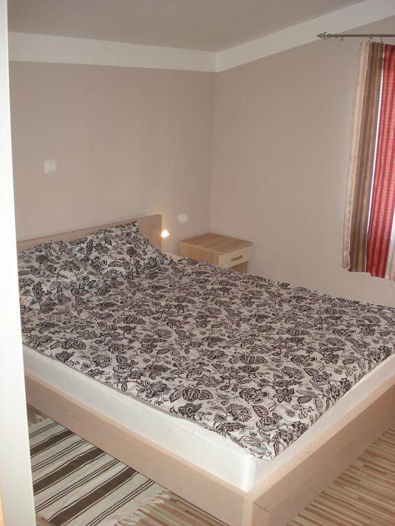 Apartments Niko Vir Habitación foto